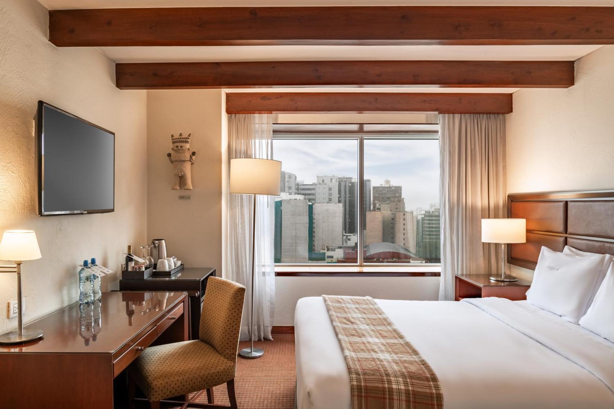 Casa Andina Premium Miraflores Lima Eksteriør billede A guest room at the InterContinental Santiago